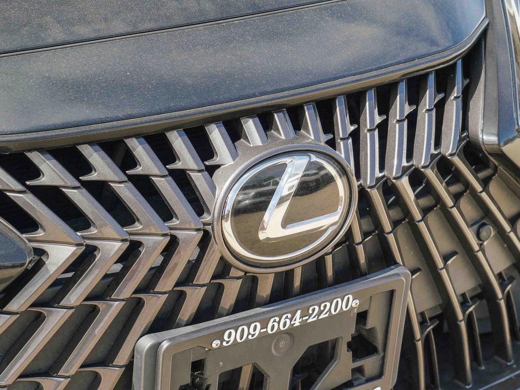 Thumbnail: 2022 Lexus ES - 4