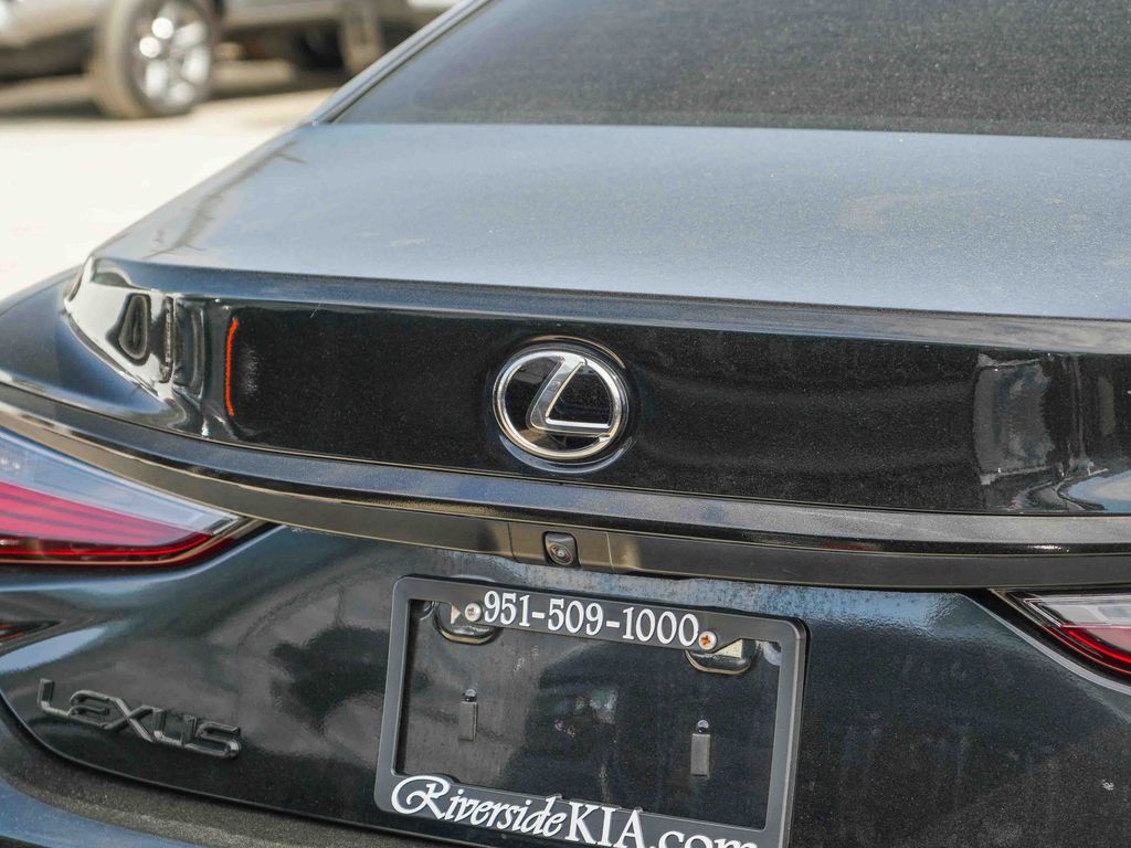 Thumbnail: 2022 Lexus ES - 15