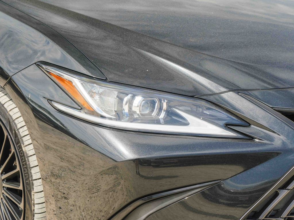 Thumbnail: 2022 Lexus ES - 8