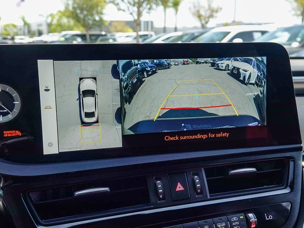 Thumbnail: 2024 Lexus ES - 26