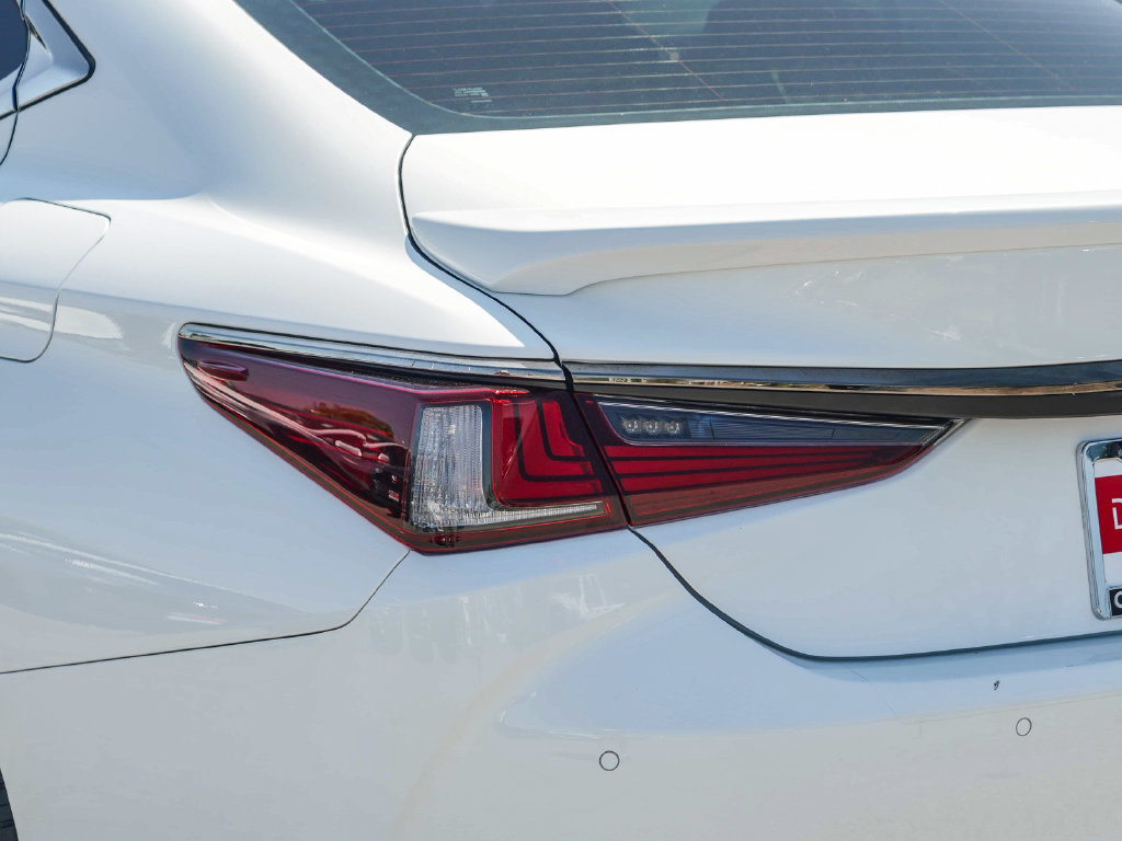 Thumbnail: 2024 Lexus ES - 19