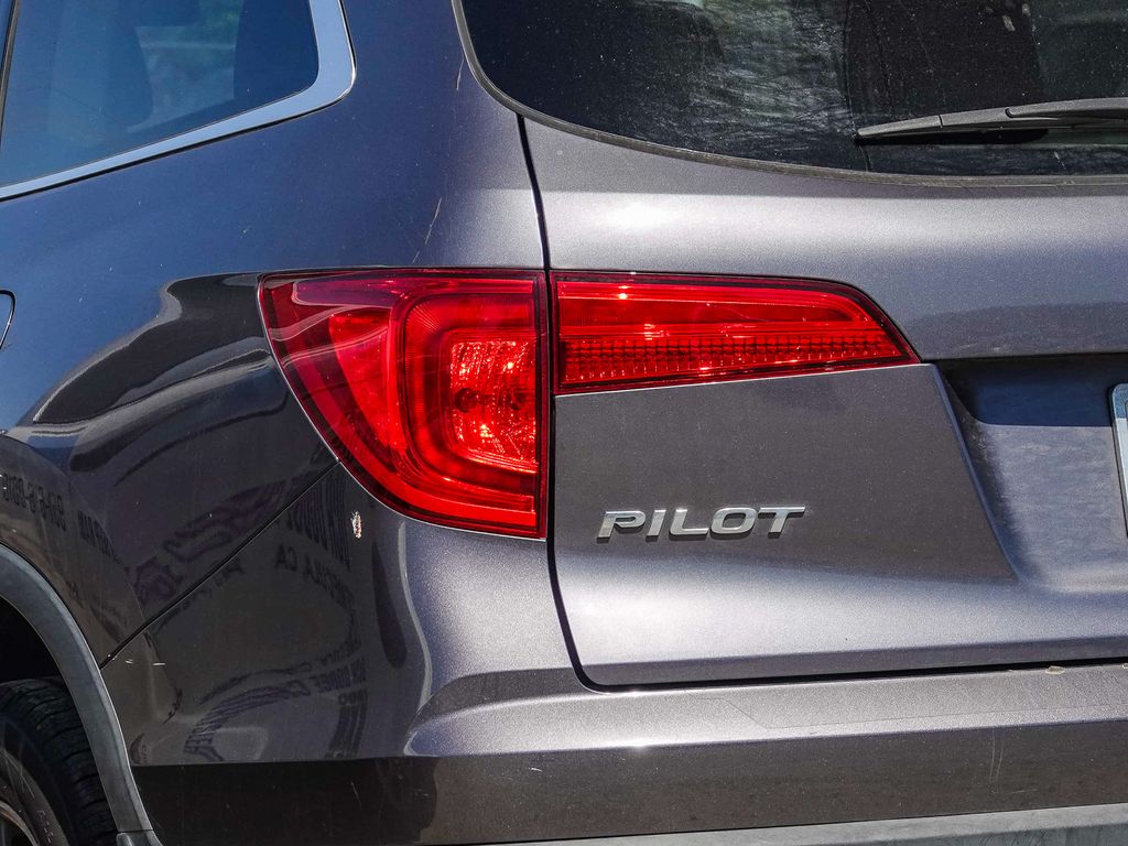 Thumbnail: 2018 Honda Pilot - 14