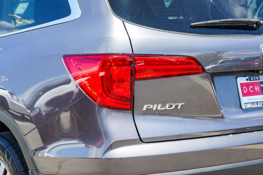 Thumbnail: 2018 Honda Pilot - 18