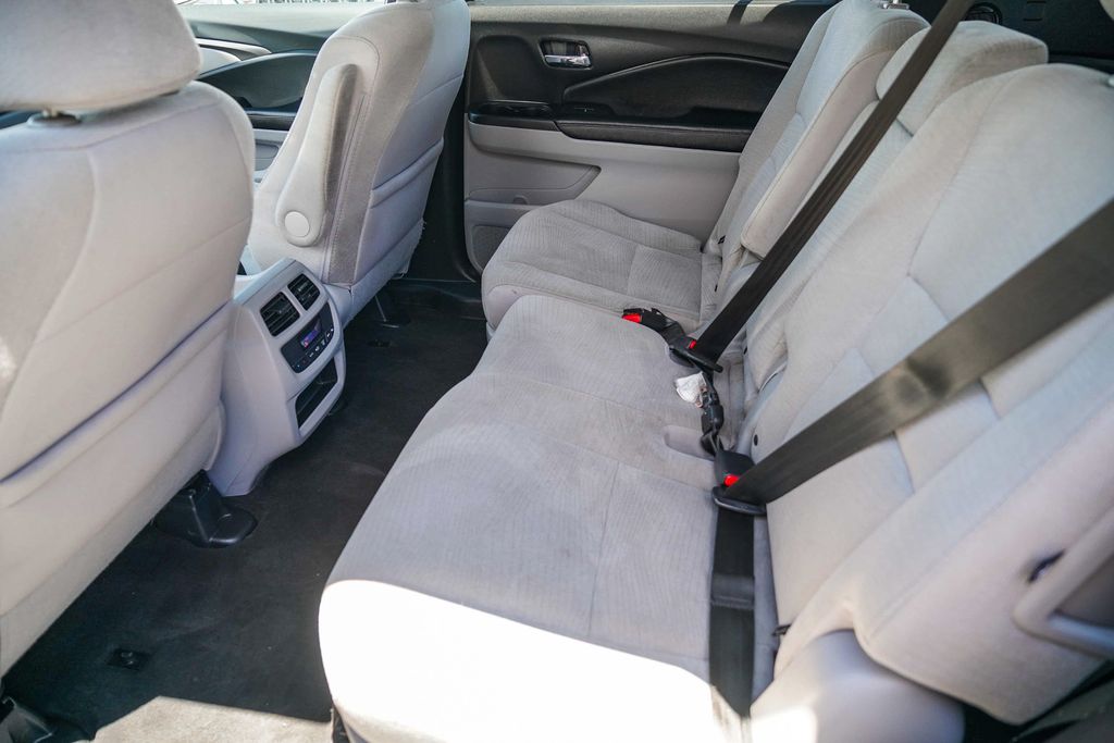 Thumbnail: 2018 Honda Pilot - 11