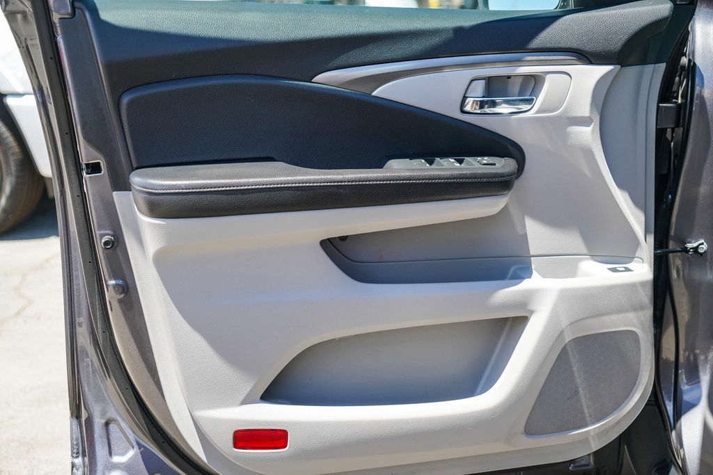 Thumbnail: 2018 Honda Pilot - 22
