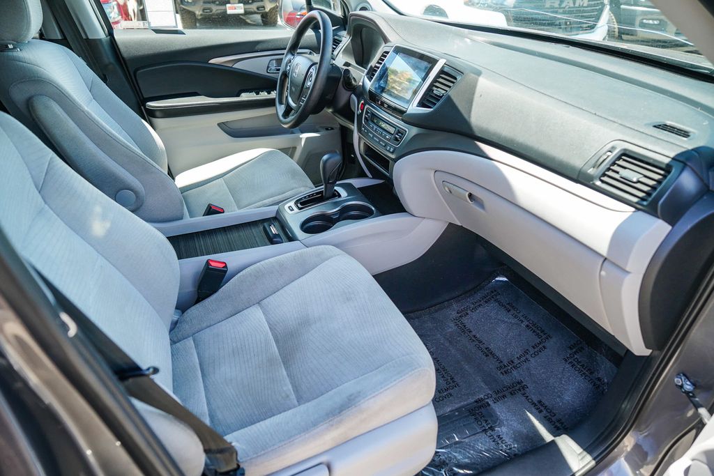 Thumbnail: 2018 Honda Pilot - 9
