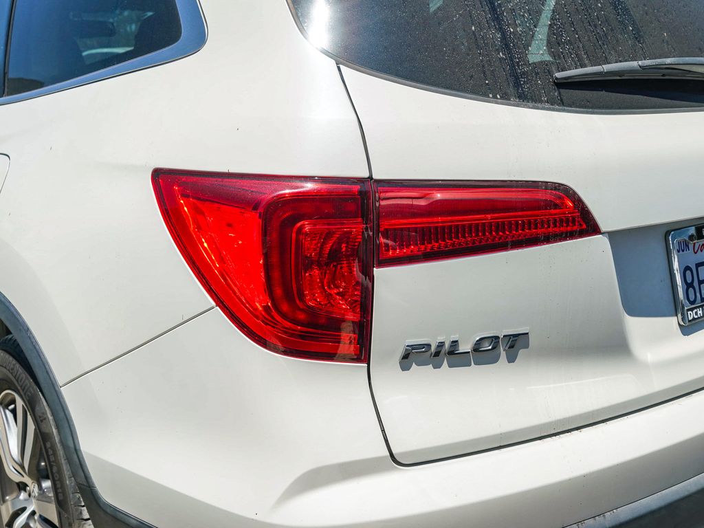 Thumbnail: 2018 Honda Pilot - 13