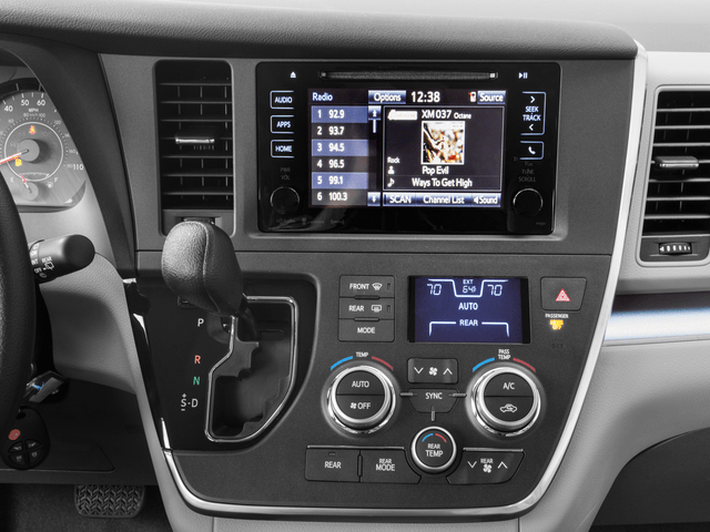 Thumbnail: 2017 Toyota Sienna - 9