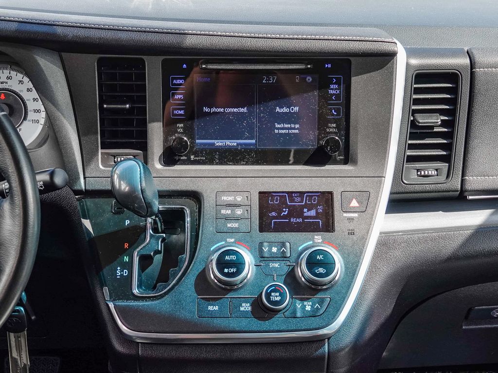 Thumbnail: 2015 Toyota Sienna - 13