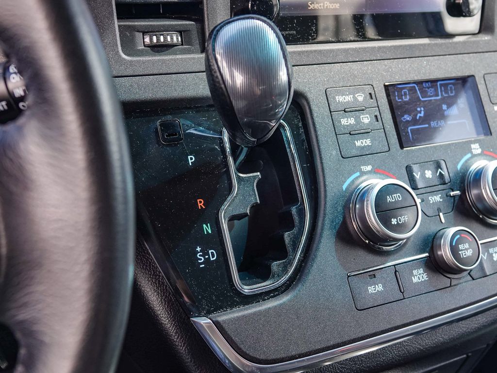 Thumbnail: 2015 Toyota Sienna - 14