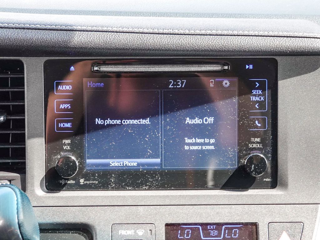 Thumbnail: 2015 Toyota Sienna - 22