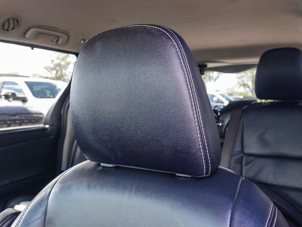 Thumbnail: 2015 Toyota Sienna - 27