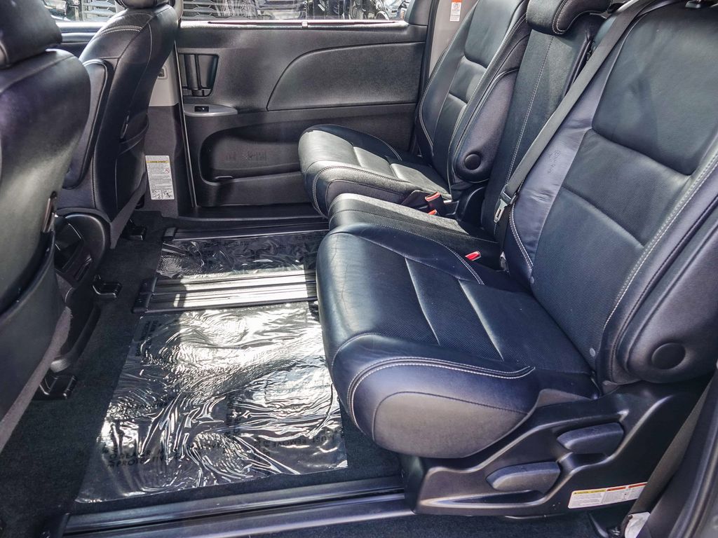 Thumbnail: 2015 Toyota Sienna - 12