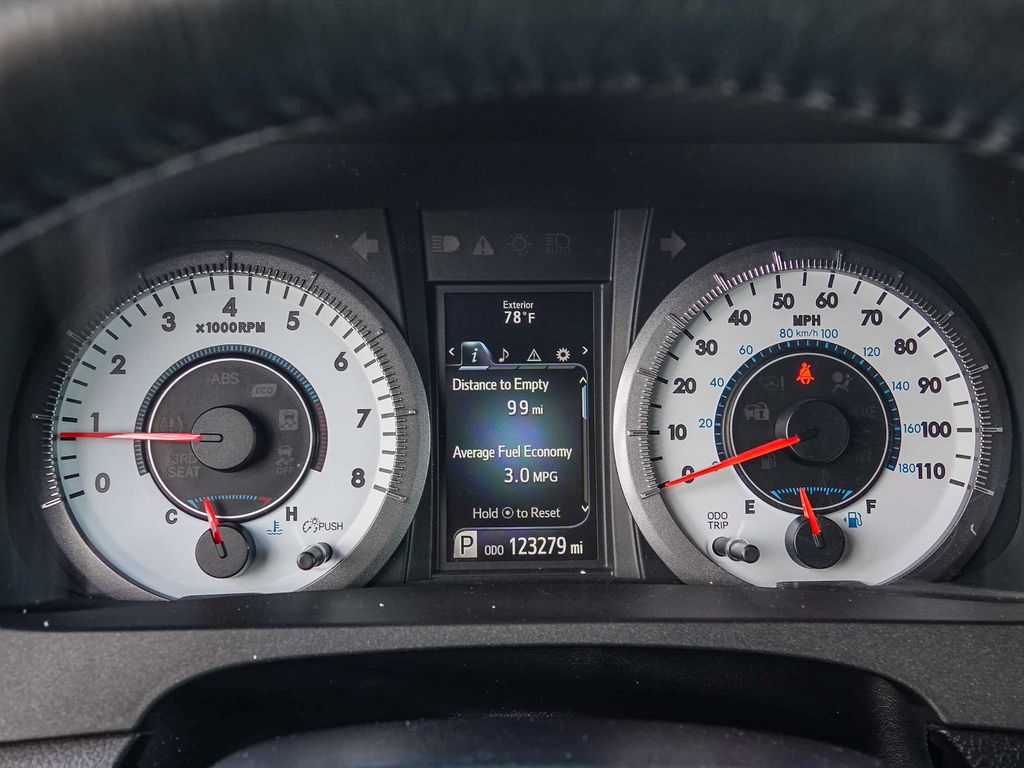 Thumbnail: 2015 Toyota Sienna - 15