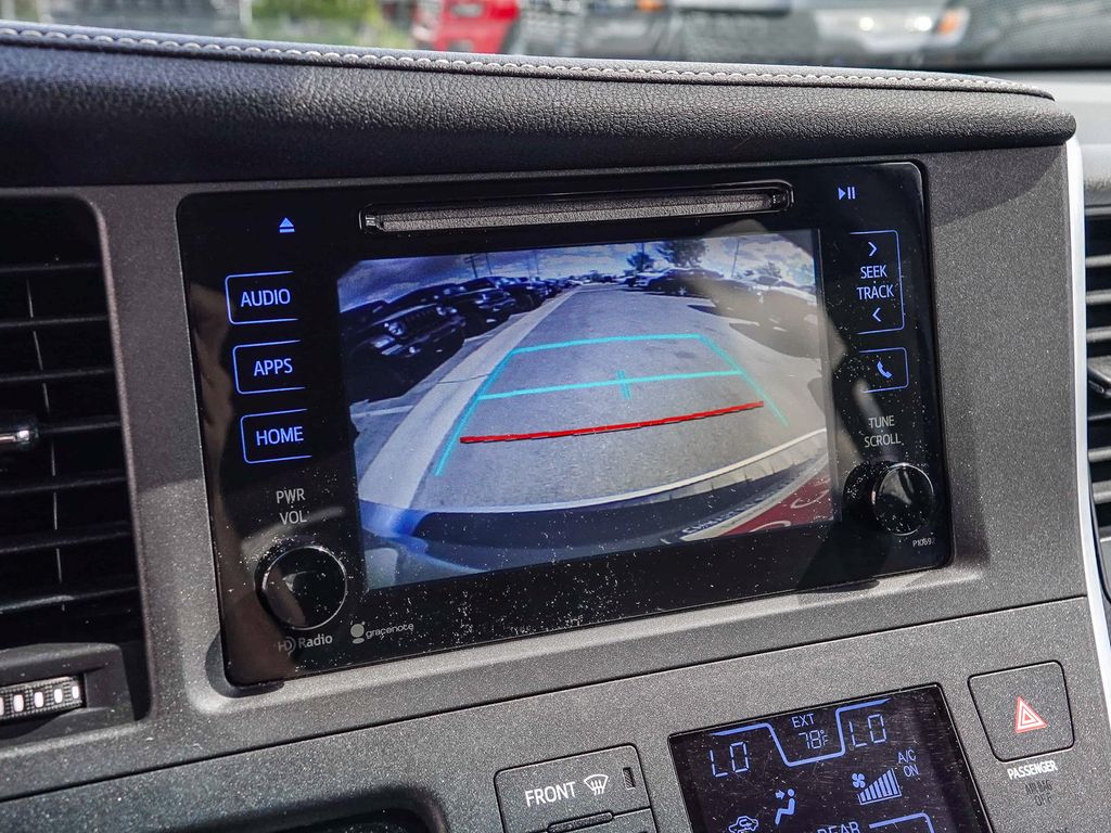 Thumbnail: 2015 Toyota Sienna - 25