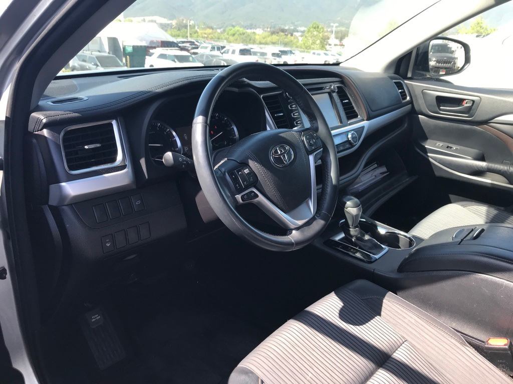2016 Toyota Highlander LE 2