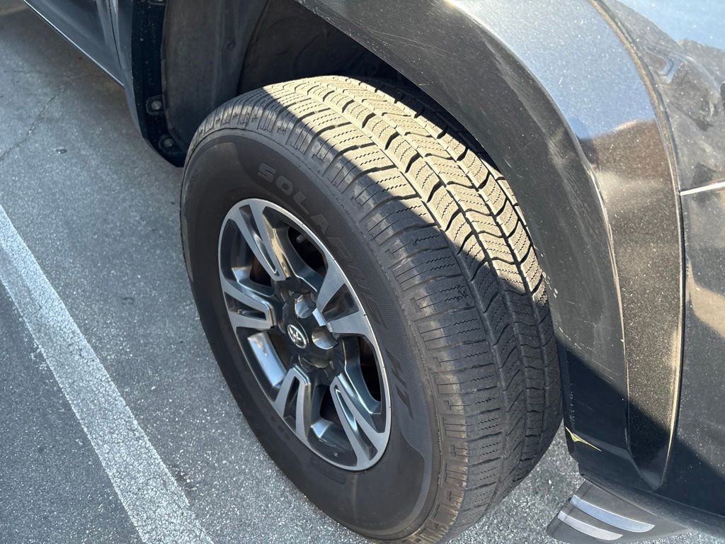 Thumbnail: 2017 Toyota Tacoma - 6