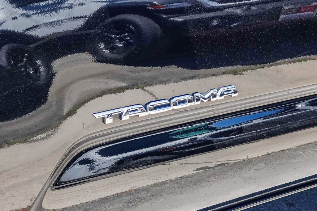 Thumbnail: 2017 Toyota Tacoma - 6