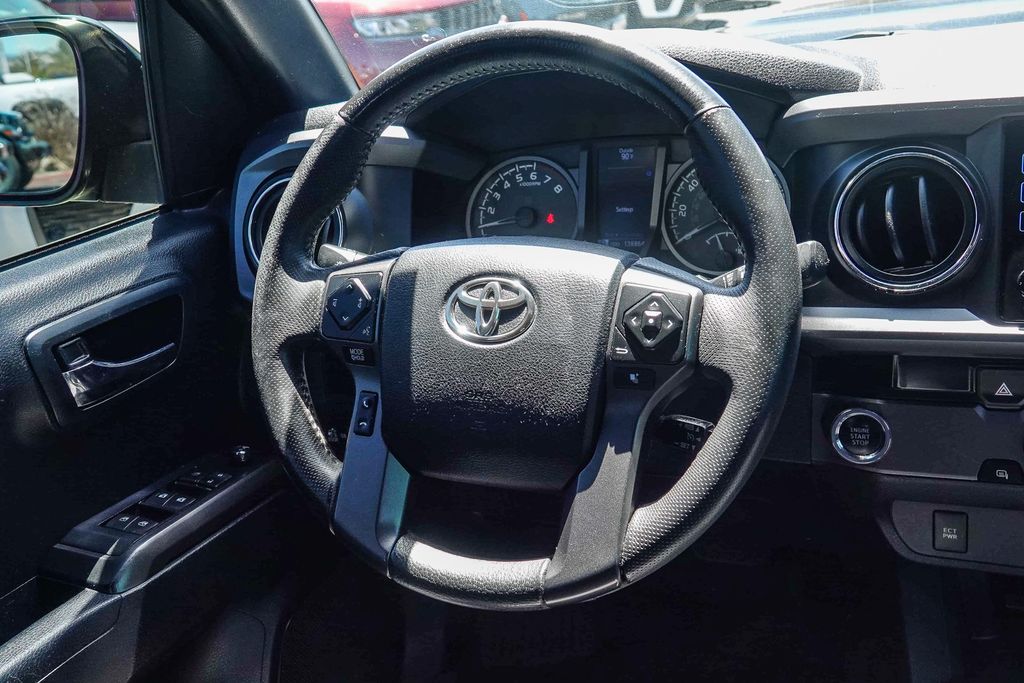 Thumbnail: 2017 Toyota Tacoma - 9