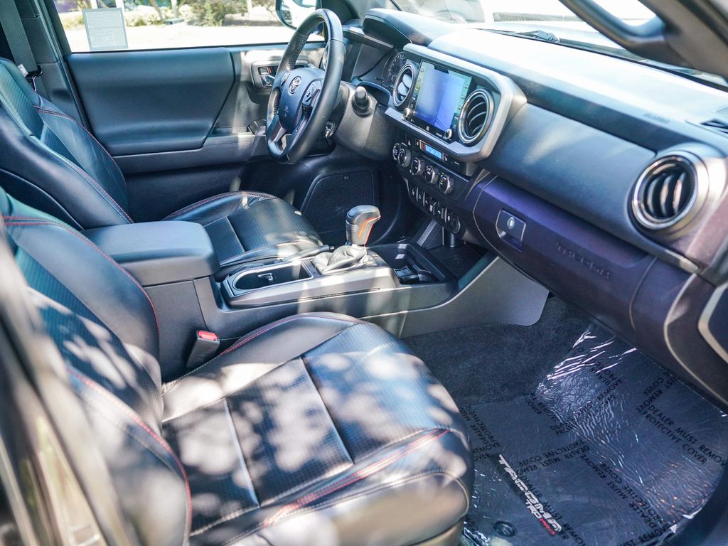 Thumbnail: 2020 Toyota Tacoma - 10