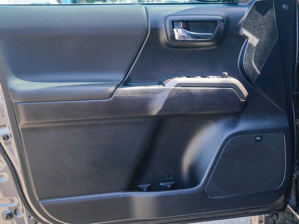 Thumbnail: 2020 Toyota Tacoma - 23