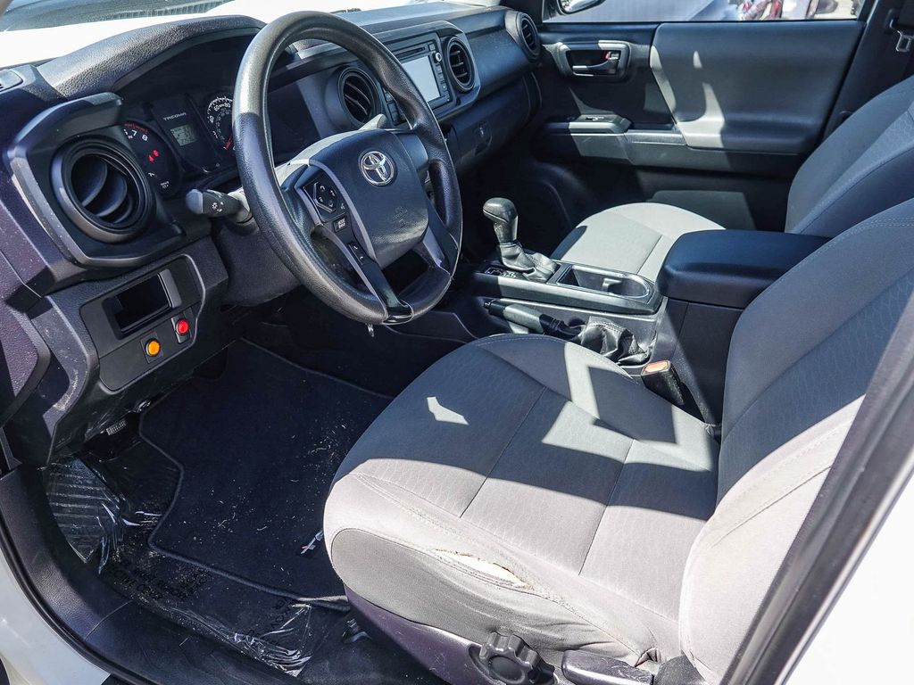 Thumbnail: 2017 Toyota Tacoma - 10
