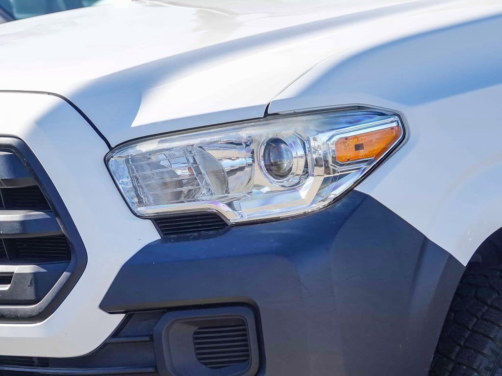 Thumbnail: 2017 Toyota Tacoma - 21