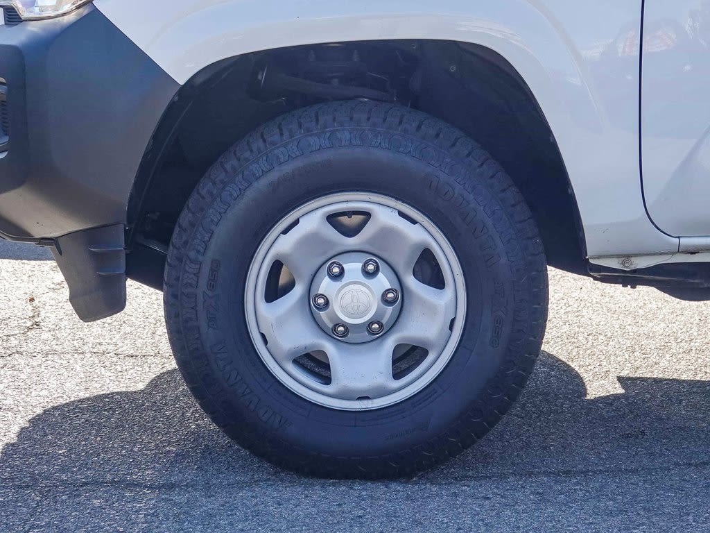 Thumbnail: 2017 Toyota Tacoma - 6