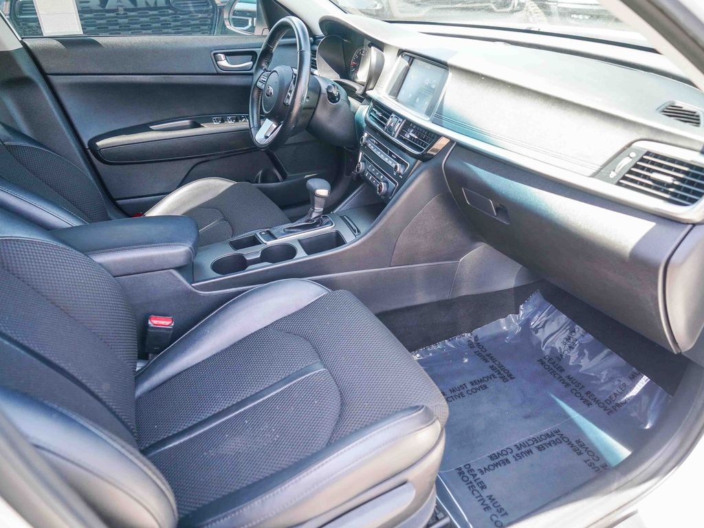 Thumbnail: 2020 Kia Optima - 9