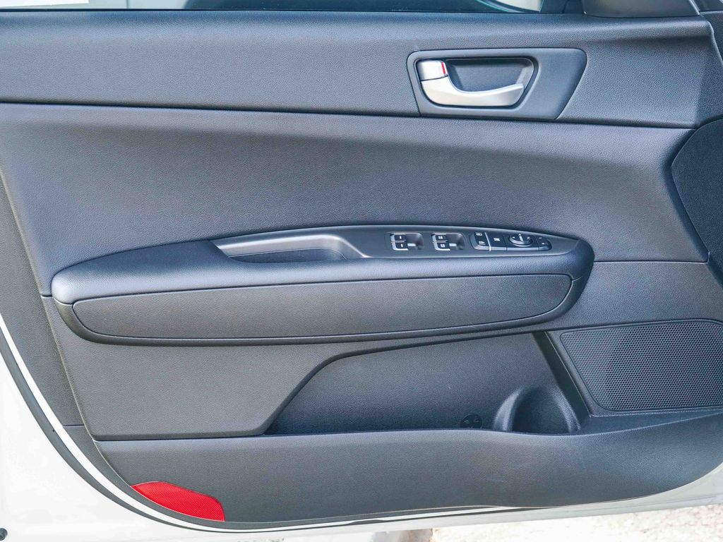 Thumbnail: 2020 Kia Optima - 23