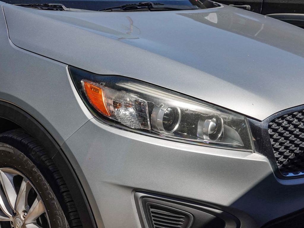 Thumbnail: 2017 Kia Sorento - 7