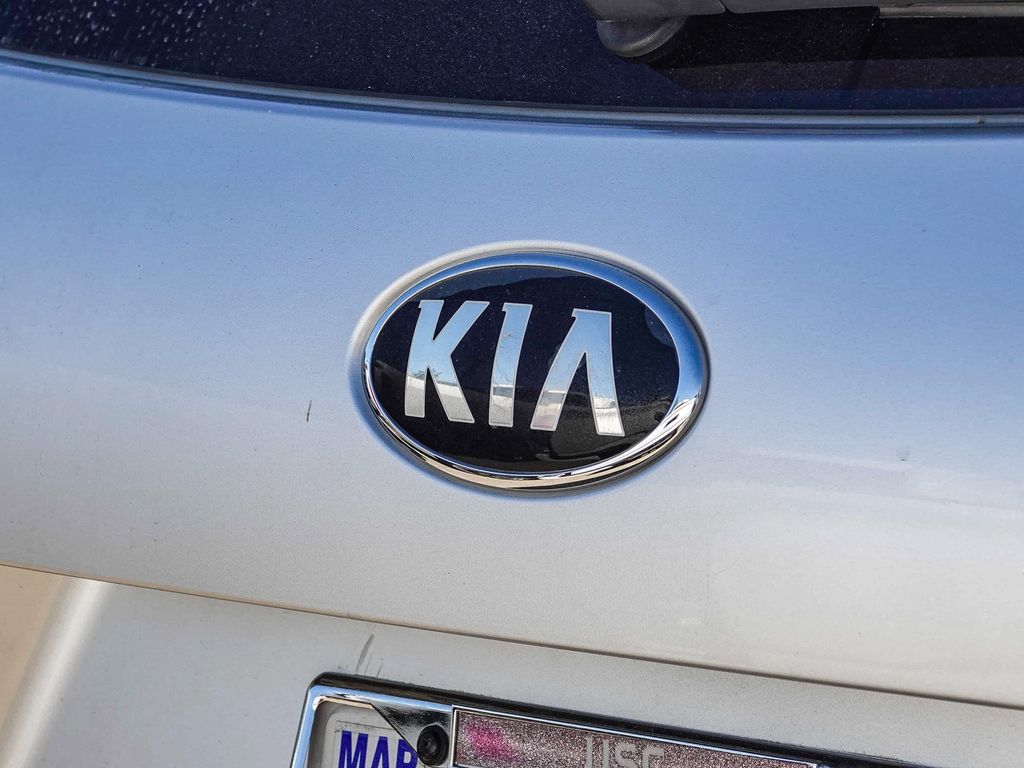 Thumbnail: 2017 Kia Sorento - 13