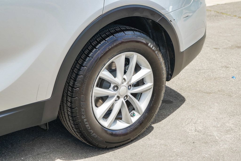 Thumbnail: 2017 Kia Sorento - 22