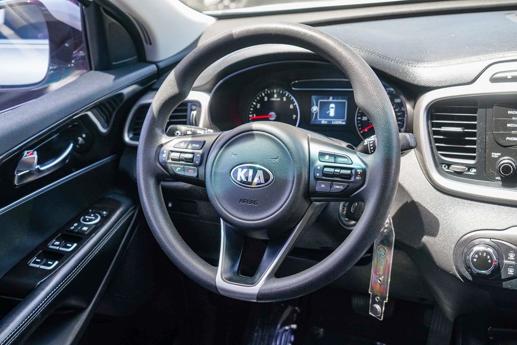 Thumbnail: 2017 Kia Sorento - 8
