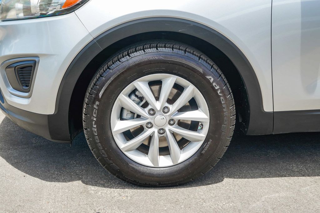 Thumbnail: 2017 Kia Sorento - 6