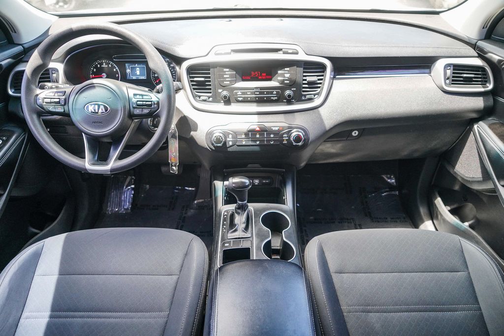 Thumbnail: 2017 Kia Sorento - 2