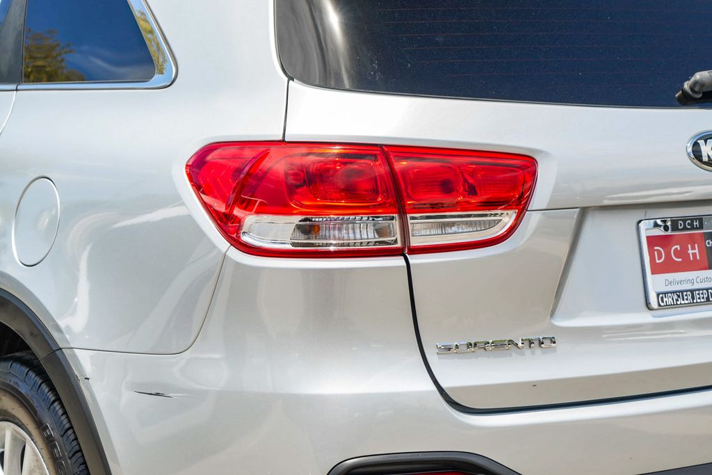 Thumbnail: 2017 Kia Sorento - 20