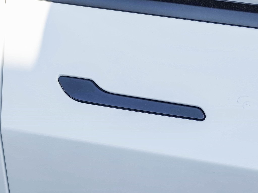 Thumbnail: 2023 Tesla Model 3 - 11