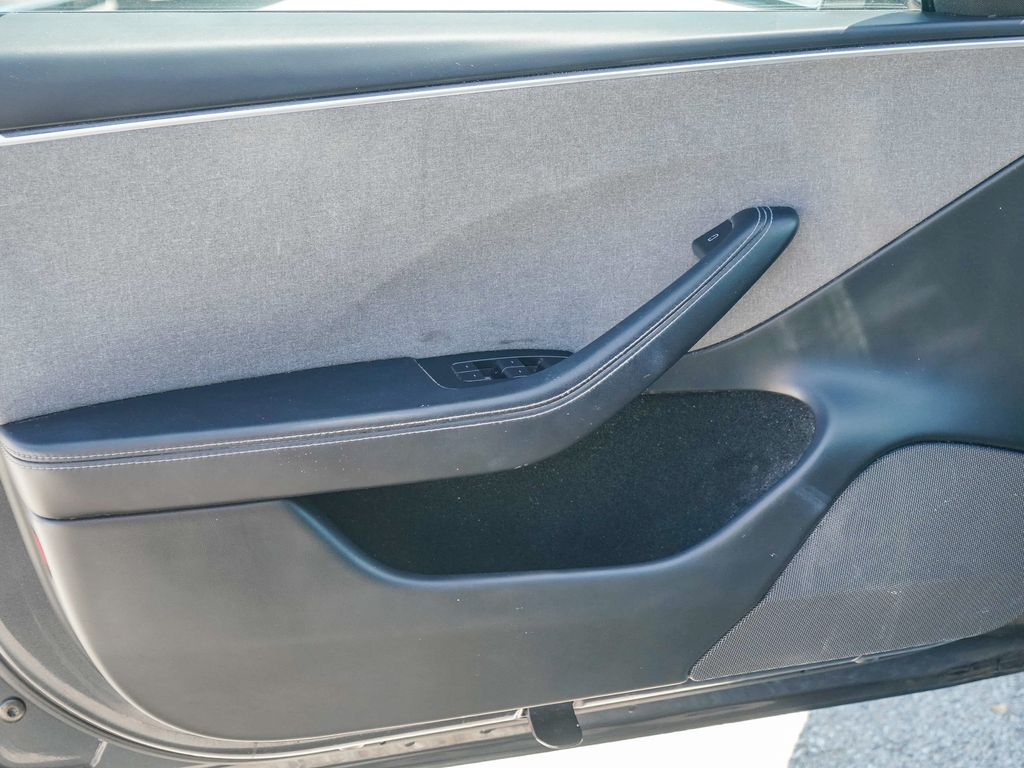 Thumbnail: 2025 Tesla Model 3 - 20