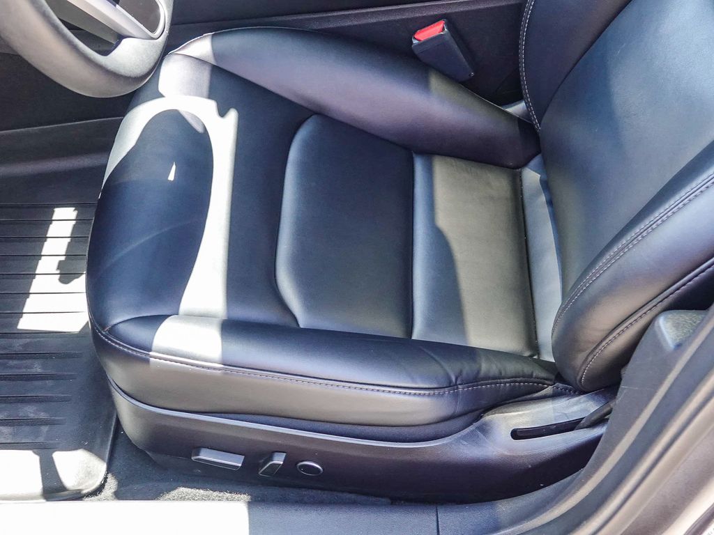Thumbnail: 2021 Tesla Model 3 - 8