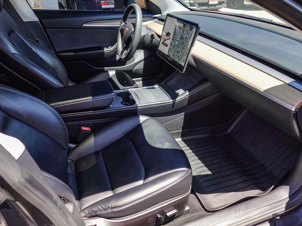 Thumbnail: 2021 Tesla Model 3 - 7