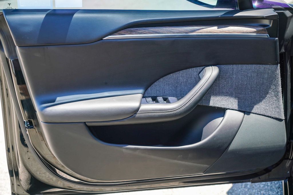 Thumbnail: 2021 Tesla Model S - 18