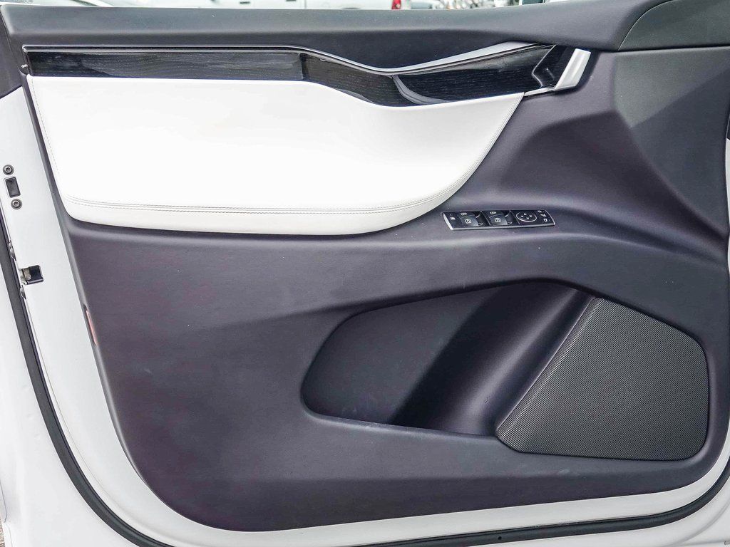 Thumbnail: 2021 Tesla Model X - 24