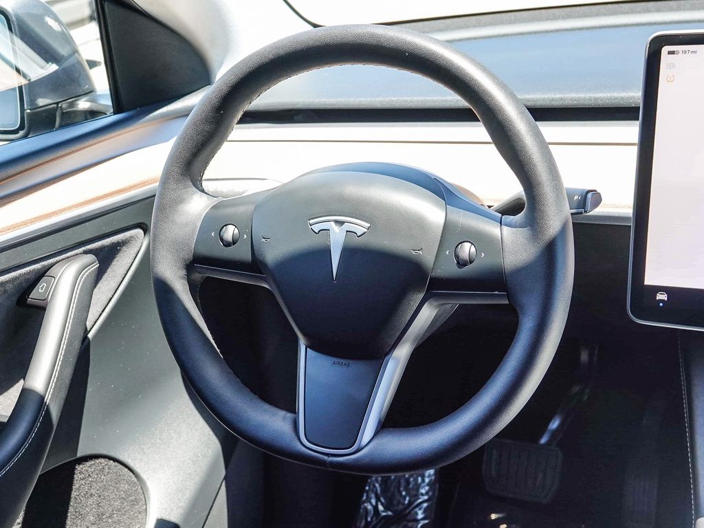 Thumbnail: 2023 Tesla Model Y - 8
