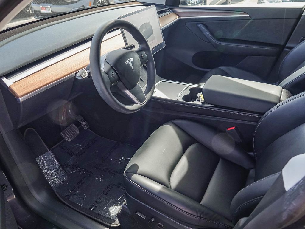 Thumbnail: 2024 Tesla Model Y - 10