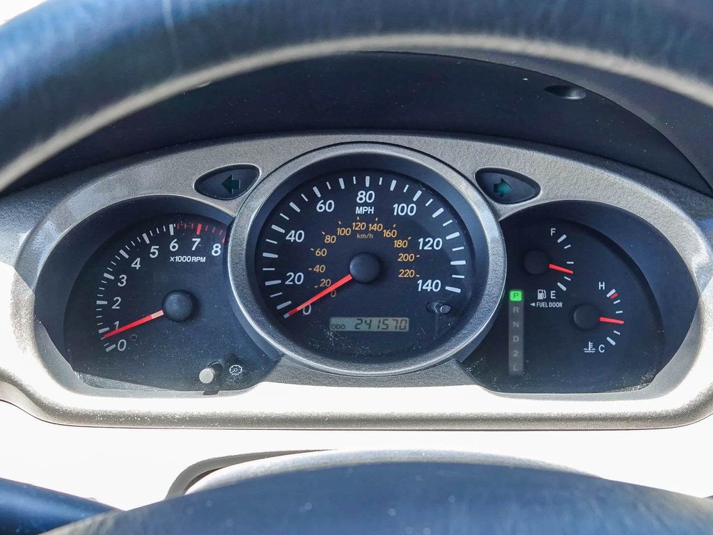 Thumbnail: 2003 Toyota Highlander - 14
