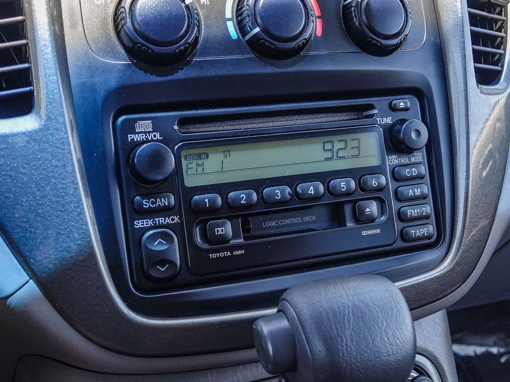 Thumbnail: 2003 Toyota Highlander - 25