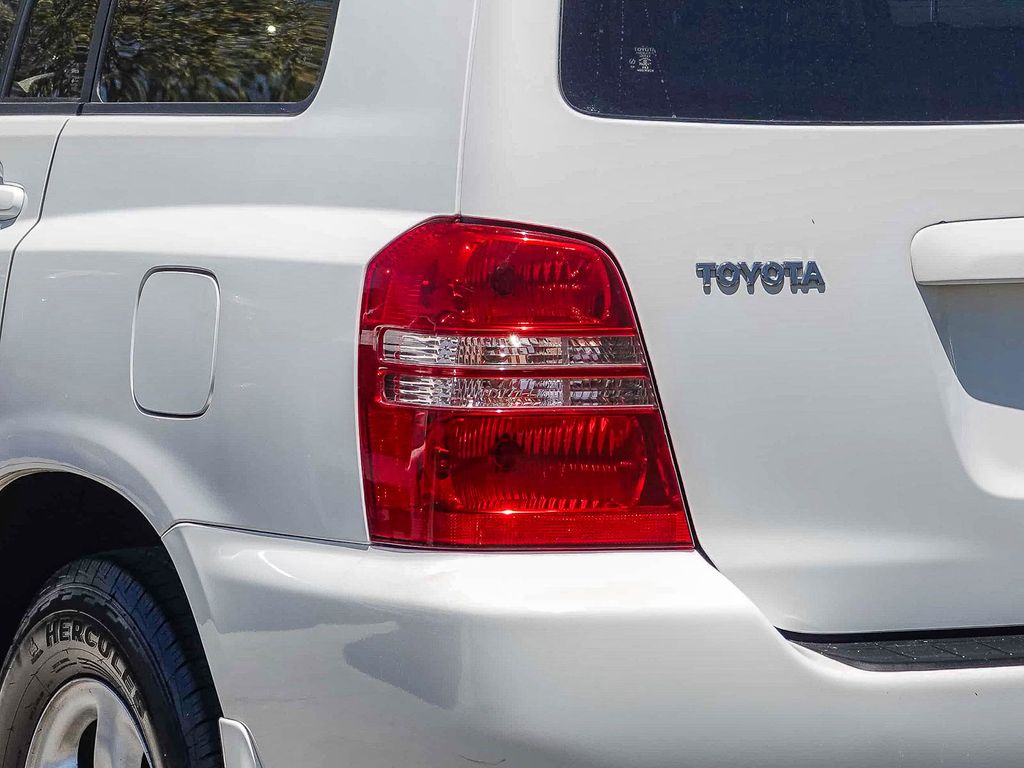 Thumbnail: 2003 Toyota Highlander - 19