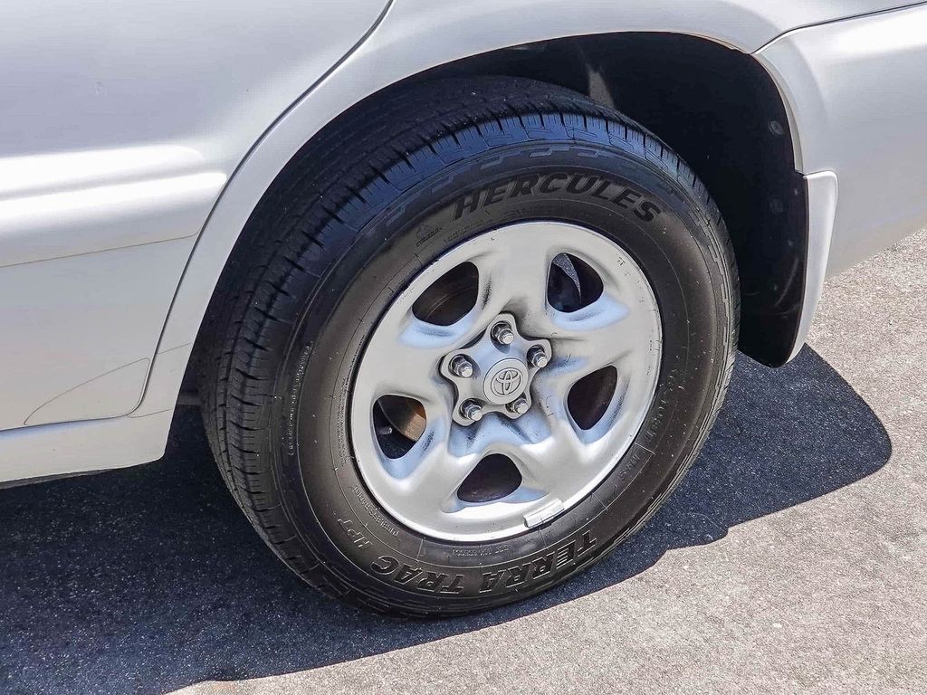 Thumbnail: 2003 Toyota Highlander - 21