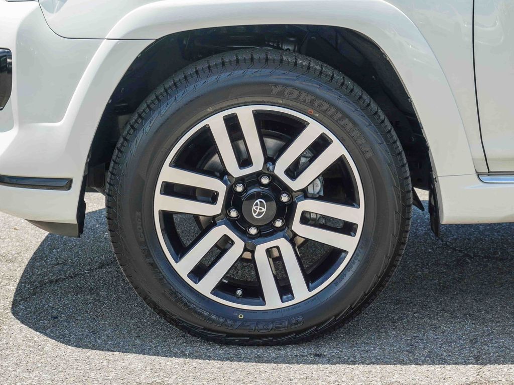 Thumbnail: 2021 Toyota 4Runner - 21